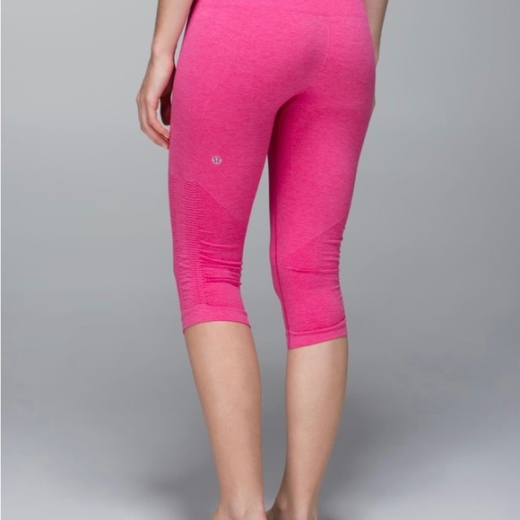 Lululemon In The Flow Crop II - Picture 1 of 3